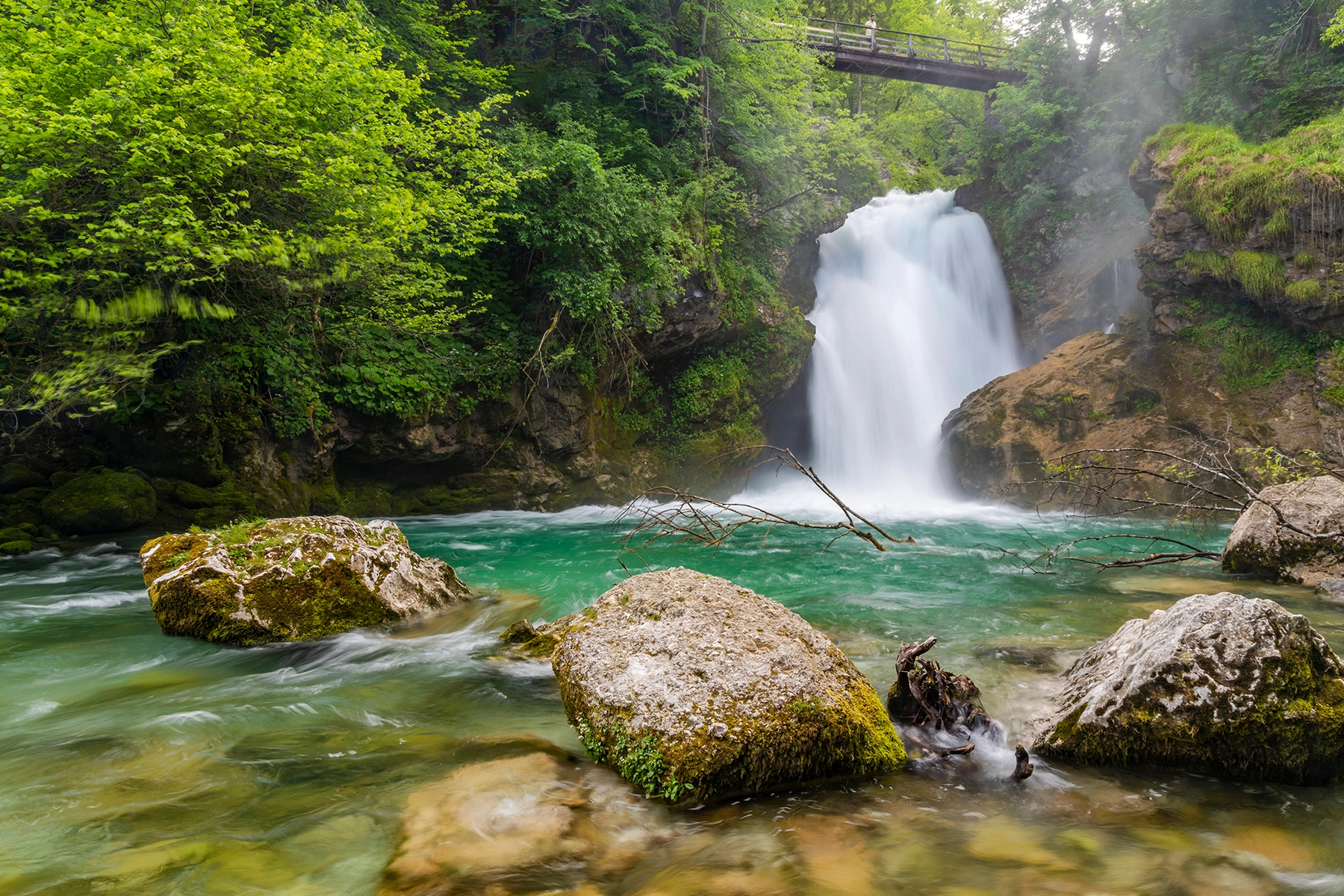 De Sum waterval in de Vintgar kloof in Slovenie